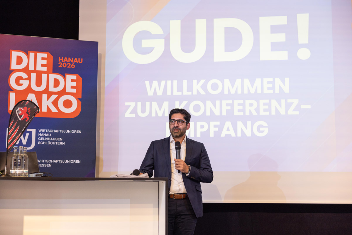 Wirtschaftsjunioren und Wirtschaftsminister Mansoori im Austausch