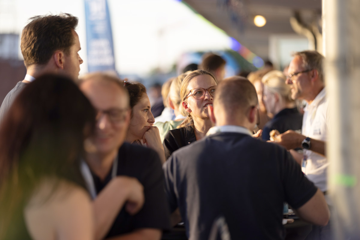 Gute Gespräche beim Welcome-Abend über den Dächern der Stadt